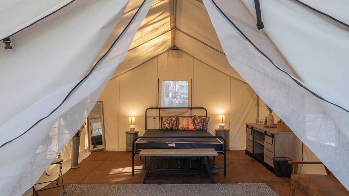 Heiskell RV Rental | Experience the perfect blend of camping at the Rocky Top Retreat Glamping Tent.