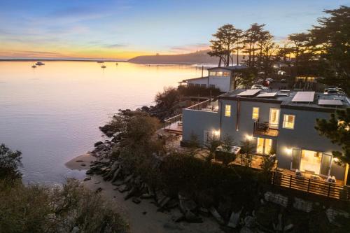El Granada House | Experience the Pinnacle of Coastal Living at Harbour House