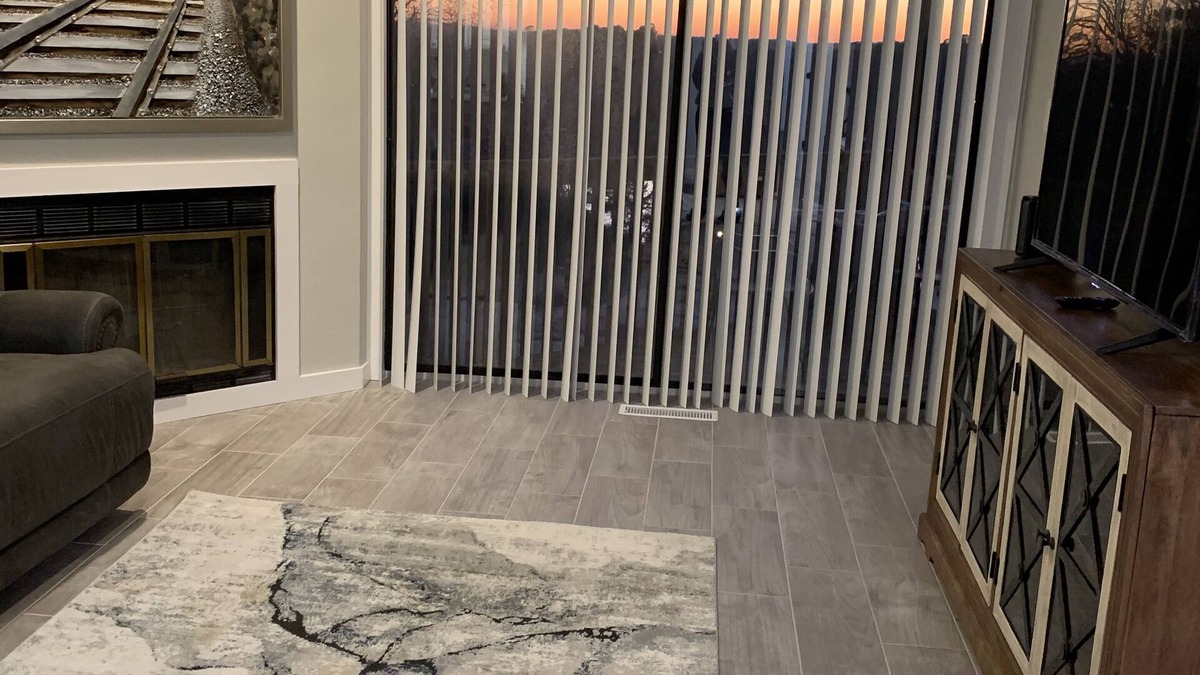 Mid America Condo | Experience the Ultimate Getaway in Hot Springs' premier Condo with Lake Views