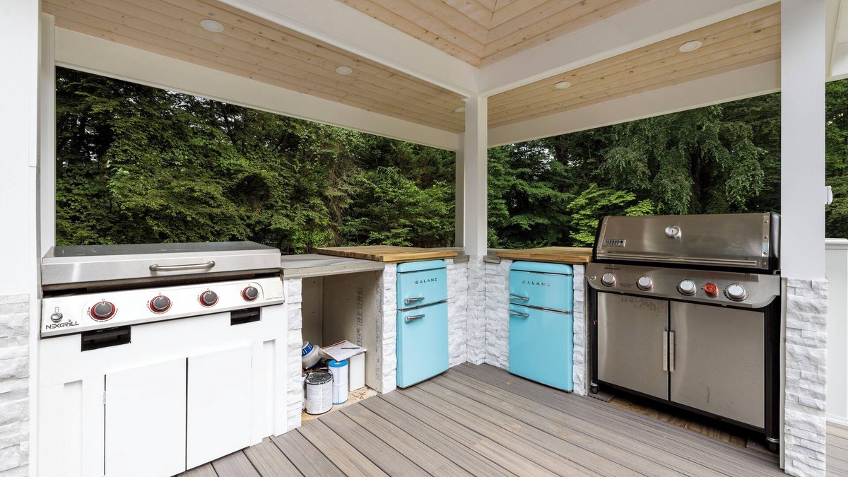 Dayton House | Experience the ultimate vacation getaway with our stunning home rental.