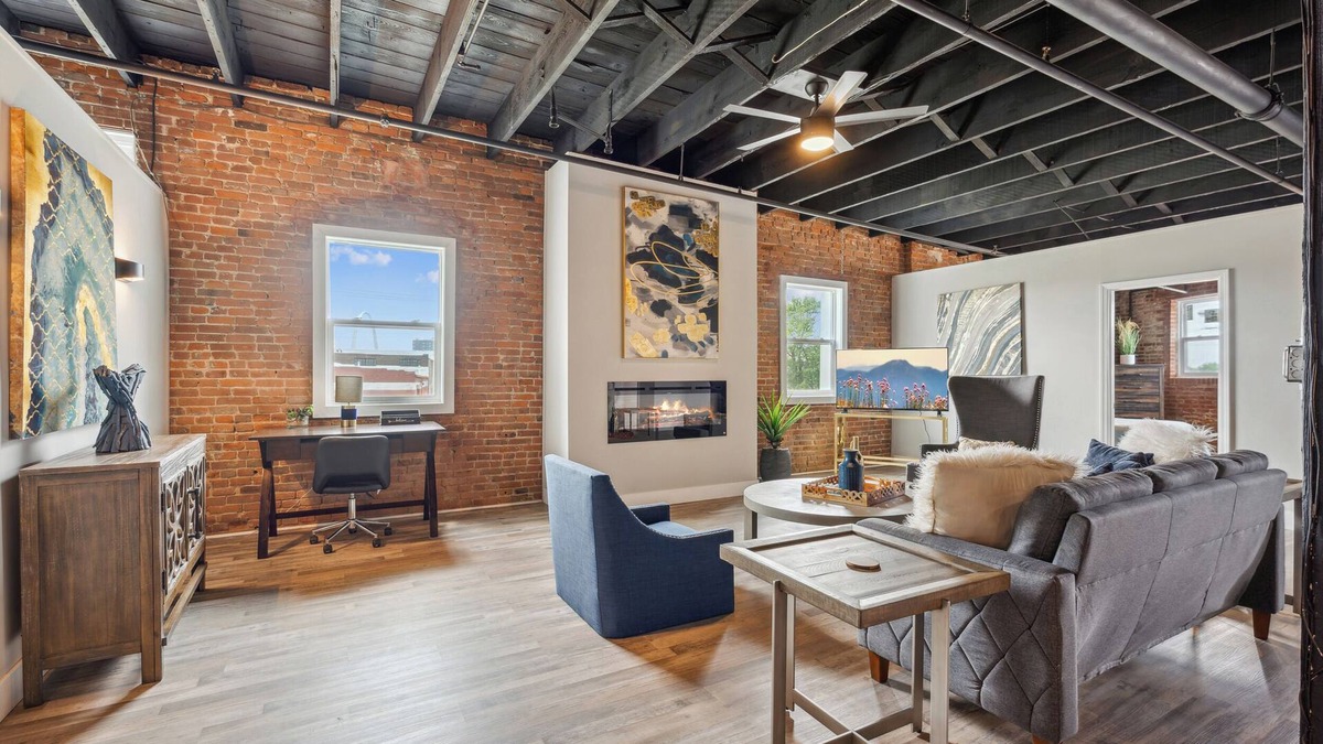 Columbus Square Apartment | Experience the Ultimate Urban Chic Loft in Downtown St. Louis