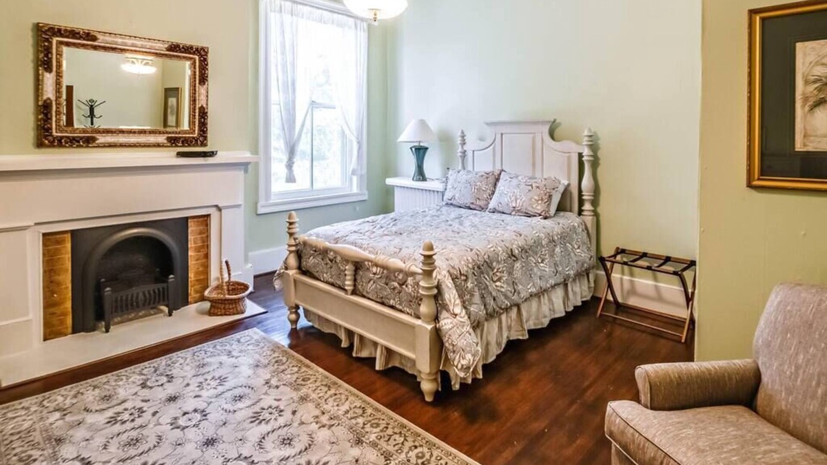 Tazewell House | Experience the vibrant Nelle May Room at the historic Litz Mansion in Tazewell, VA