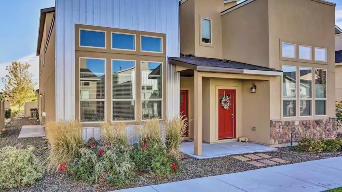 Meridian House | Experience this charming vacation Home. 1,610 ft/3 En-Suite Bedrooms and Private Bathroom and easy access to restaurants, parks, and tons of local attractions, this 3-bedroom, 3.5-bathroom townhome is the perfect home base to return to each evening