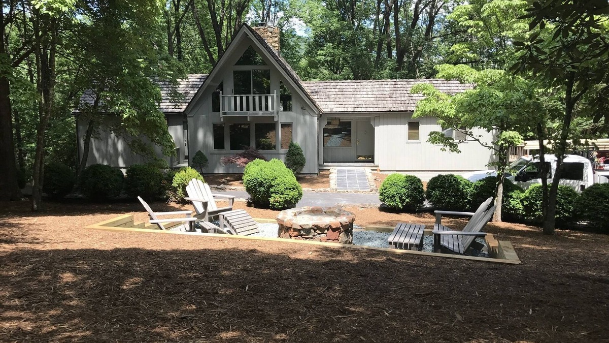 Charlottesville House | Experience Timeless Sophistication right in the Heart of Charlottesville!