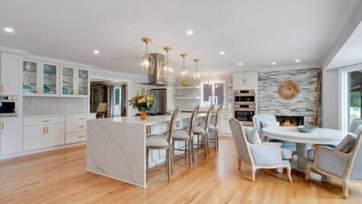 Chesapeake House | Experience Timeless Luxury at Cavalier Manor on a Lake
