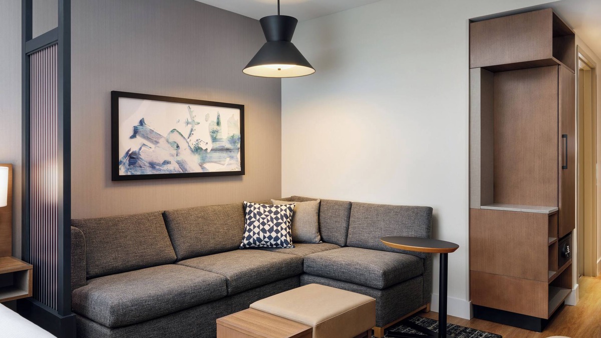 Melbourne Hotel | Experience Top Relaxation: Modern Room w/Free Breakfast | 5-Min Walk to Airport
