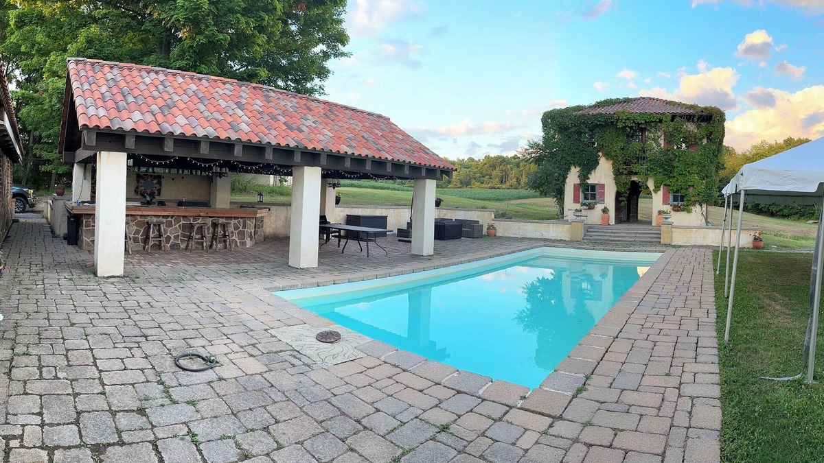 Westford House | Experience Tranquility and Charm at the Perfect Getaway above Gatehouse Winery!