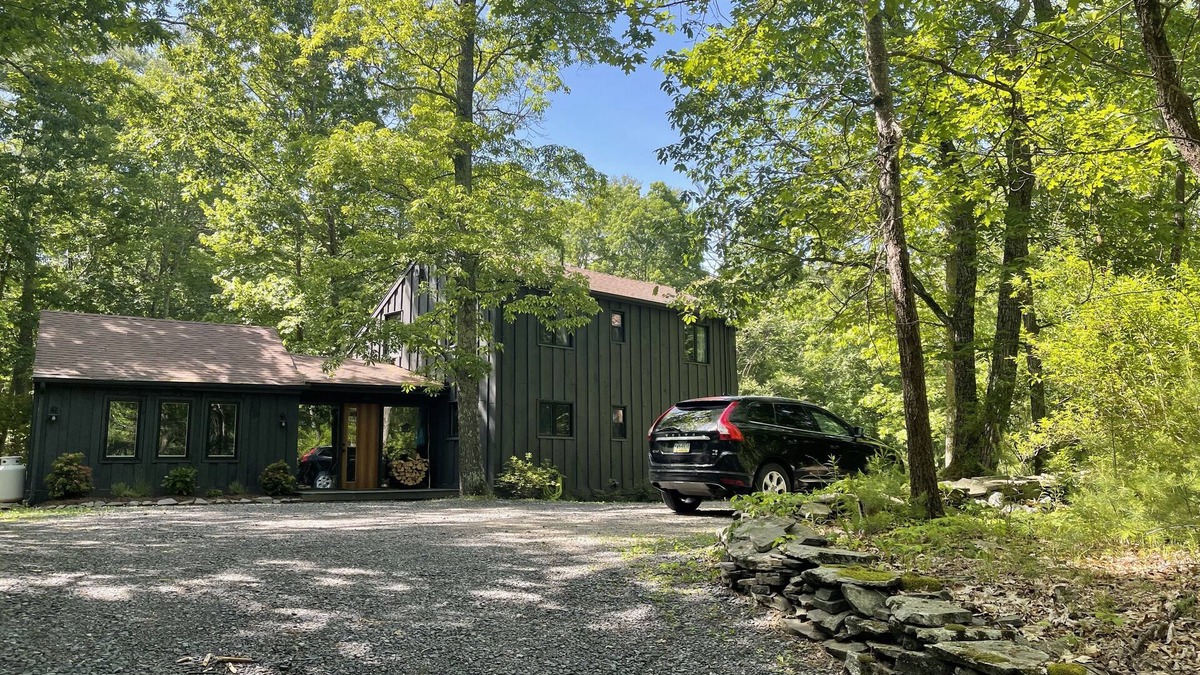 Mount Marion House | Experience Woodstock charm while staying in a cozy cabin in the woods