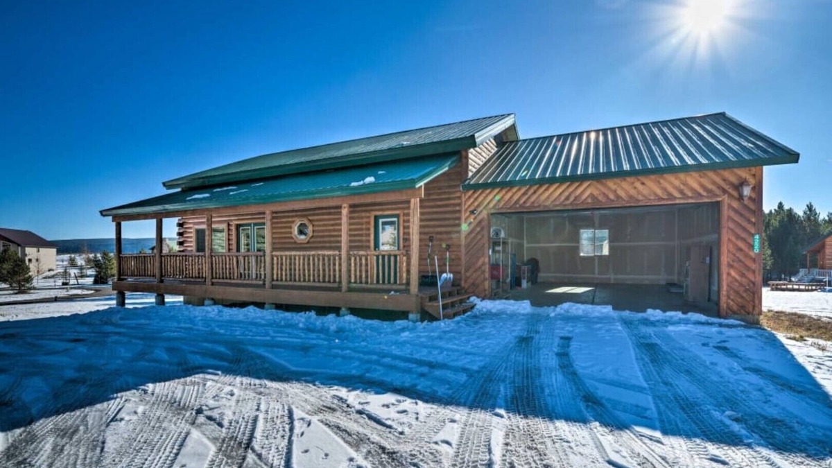Island Park Cabin | Experience Yellowstone magic, just 27 mins awaynA.C. Sleeps 10+