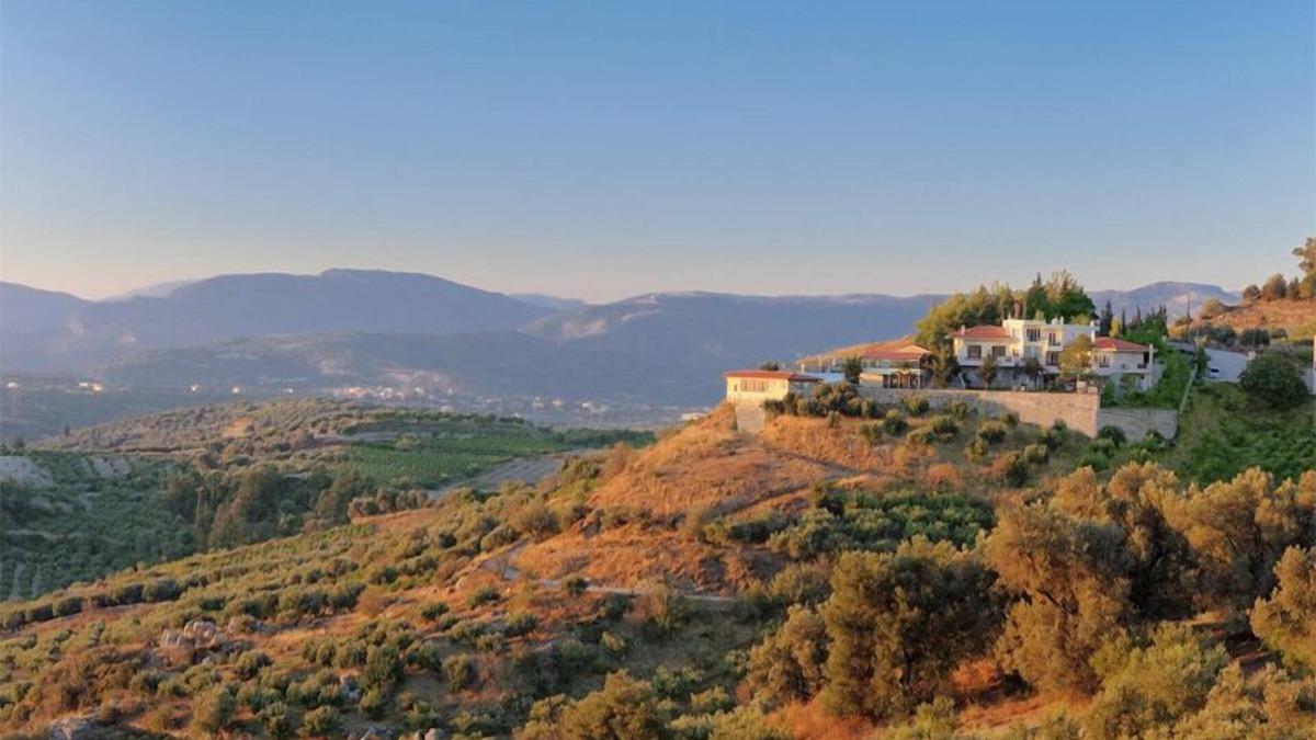 Agios Myronas Apartment | EXPLOR Mansion - Inclusive Experience