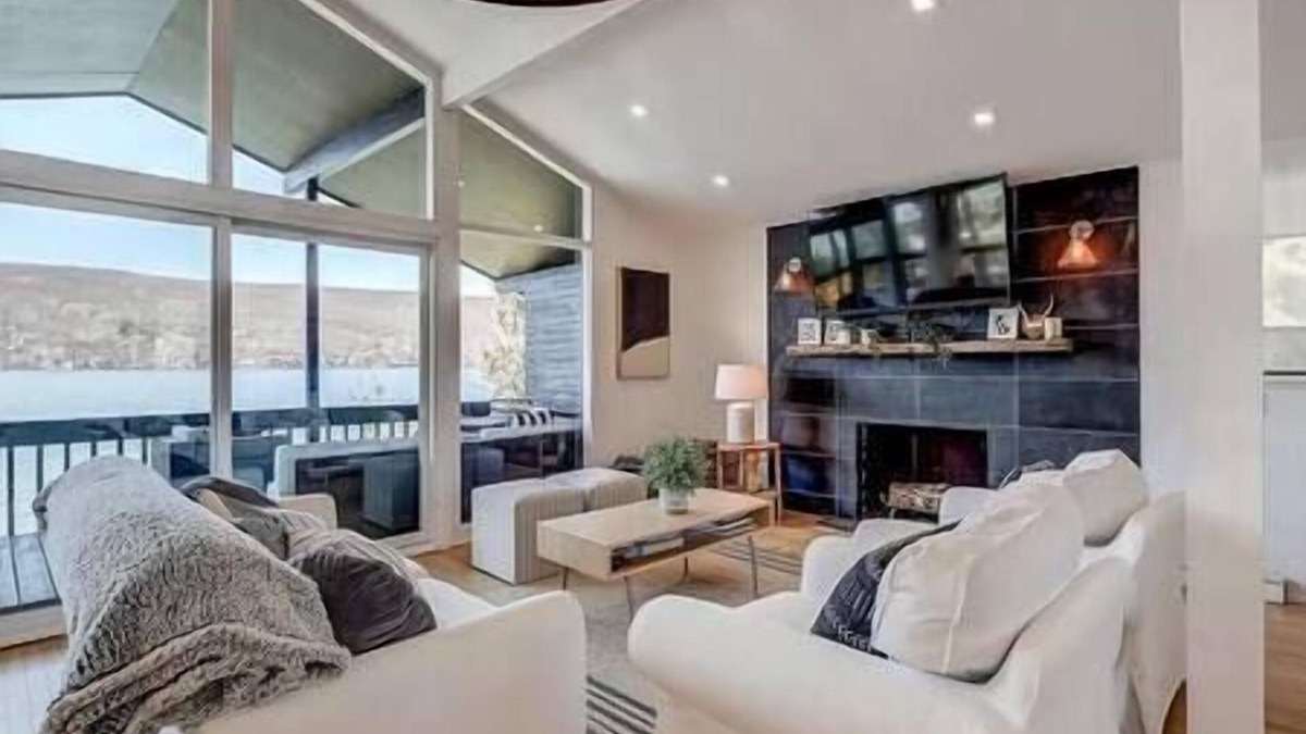 Greenwood Lake House | Explore a Luxurious Lakefront Dream Home