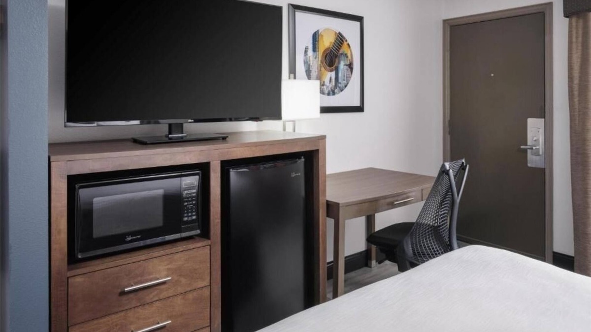 Greater South River City Hotel | Explore Austin’s Attractions Easily w/a Quiet Travis Heights Room Stay
