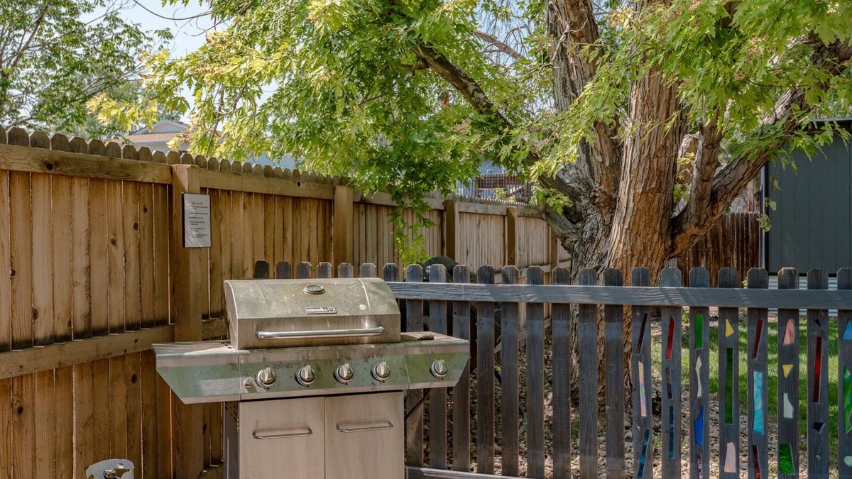 Morrison House | EXPLORE CO-Close to Red Rocks! Huge backyard.