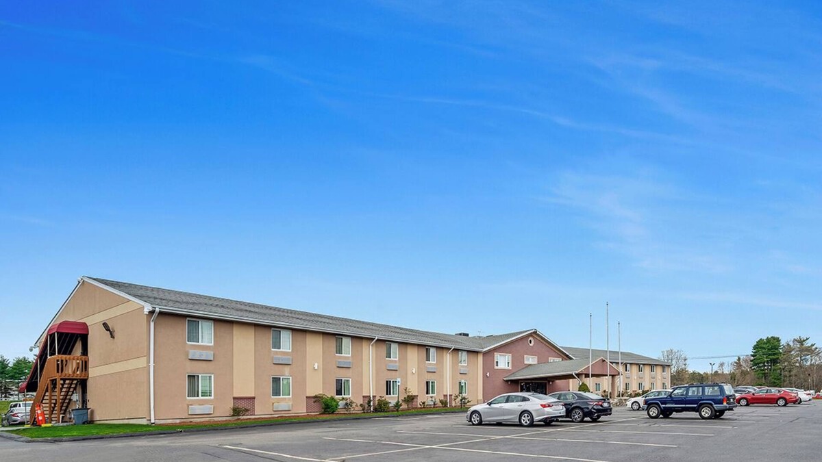 Foxboro Hotel | Explore Foxboro! 4 Units Near Patriot Place, with FREE Breakfast & Parking!