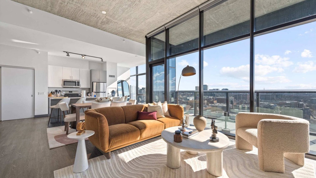 West Loop Apartment | Explore Fulton Market + Retreat in Modern Comfort