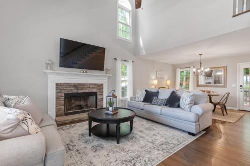 Cartersville House | Explore Historic DT In This Cozy Open Air 5BR Stay