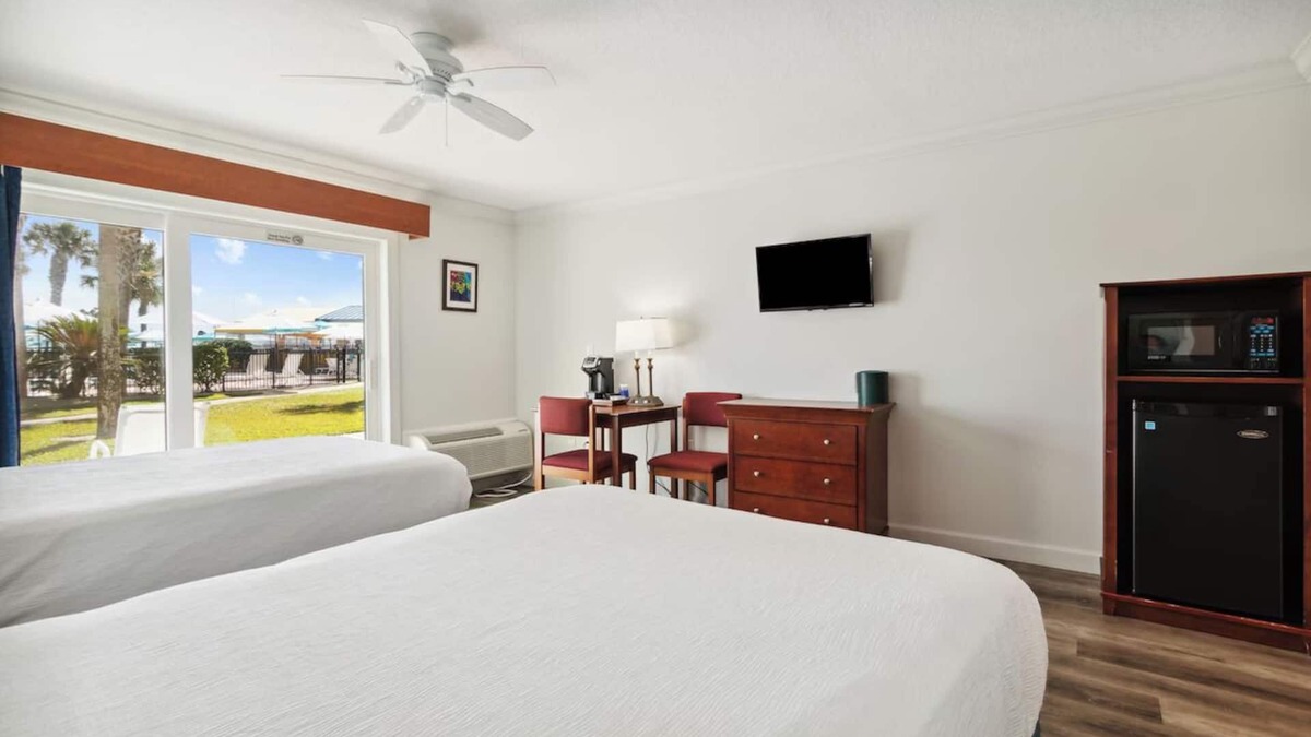 Jacksonville Hotel | Explore Local Gems from a Relaxing Beachfront Room with Outdoor Swimming Pool