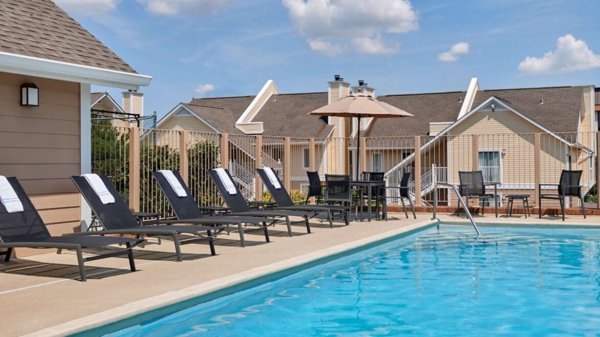 Middleburg Heights House | Explore Middleburg Heights! 3 Contemporary Units! Pets Allowed, FREE Parking!