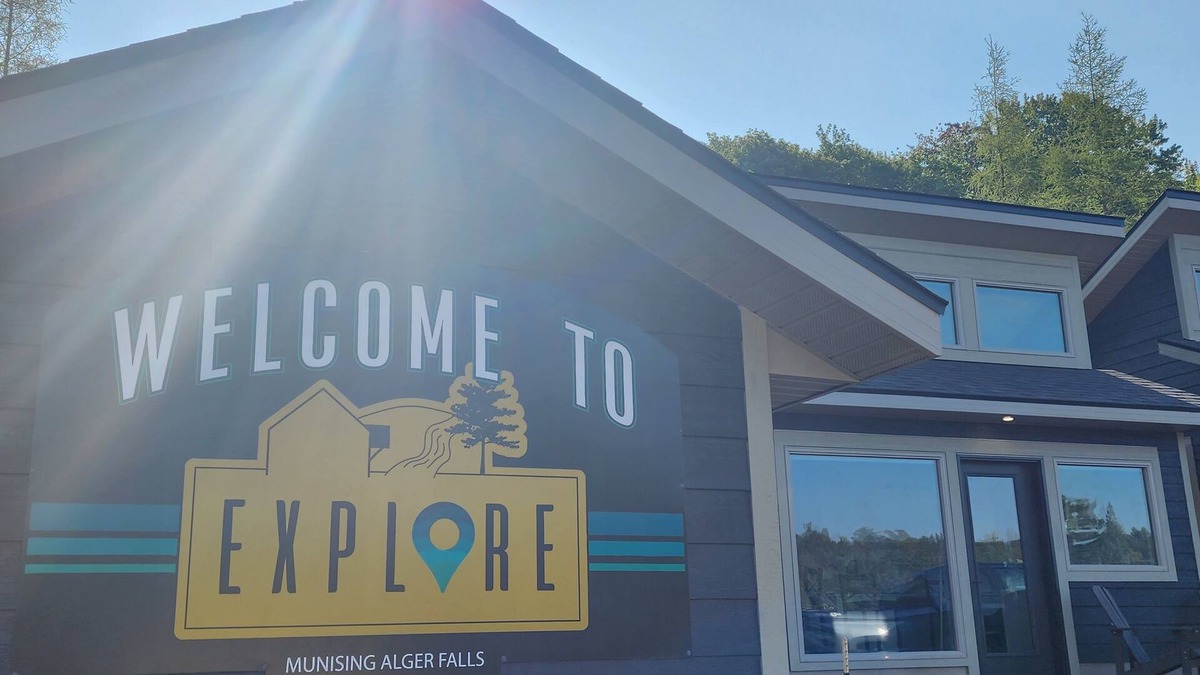 Munising Cottage | EXPLORE Munising Cottage 218 - ADA