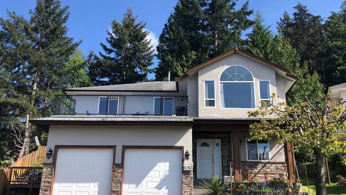 Regional District of Nanaimo House | Explore Nanaimo and Vancouver Island from our central location. nB.L.# 5031478