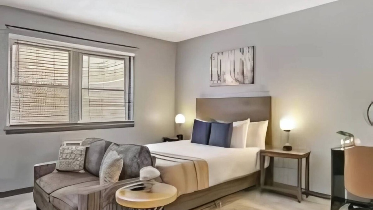 West Ridge Apartment | Explore Northside from Modern Studio Apartment with Washer and Dryer