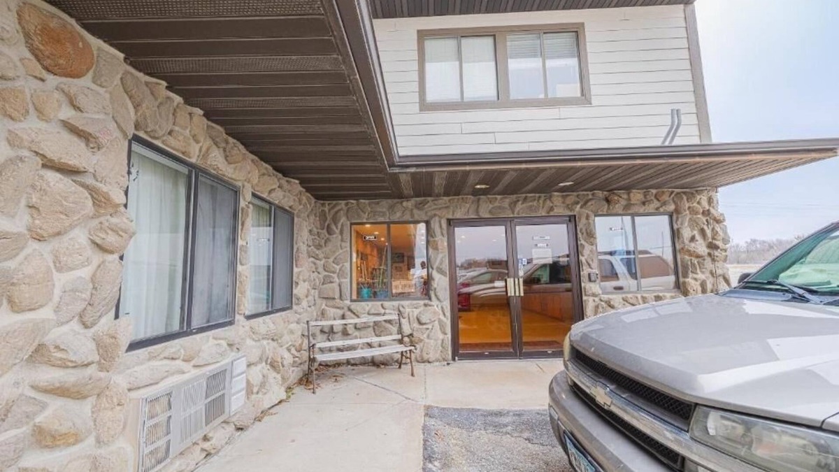 Harlan Hotel | Explore Prairie Rose, Pet Friendly Unit Stay w/Parking Included