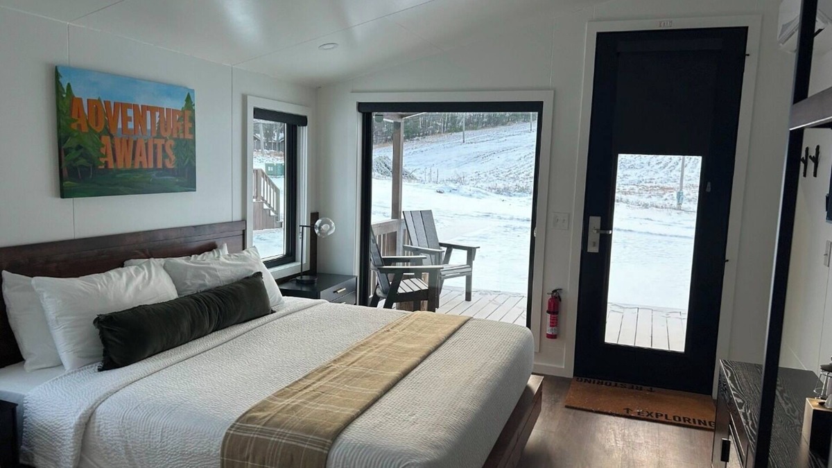 Iron Mountain Hotel | Explore Scenic Overlooks from Charming Ski-in/Ski-out Cabin Near Attractions