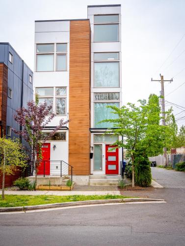 Mount Baker Apartment | Explore Seattle Free Parking & Walk to Light Rail - New listing & ABNB Superhost
