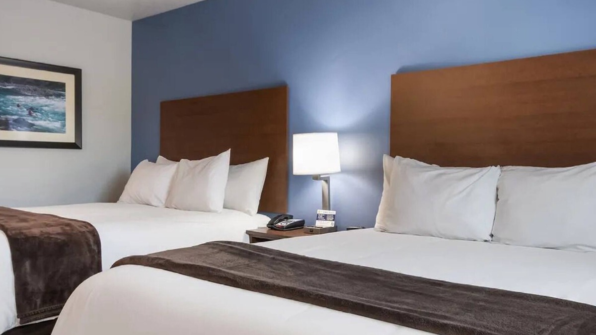 Shakopee Hotel | Explore Shakopee: Room with Full Kitchen Near Landscape Arboretum