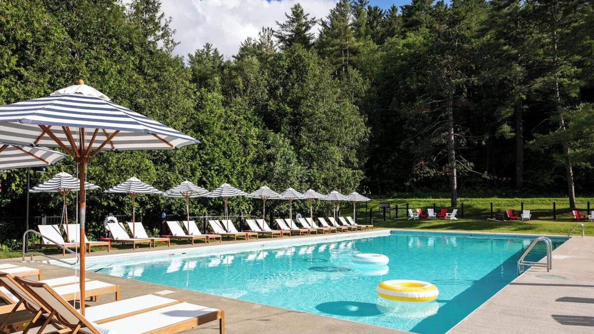 Stowe Area Hotel | Explore Stowe from a Comfortable Room Near Trails, Pool!
