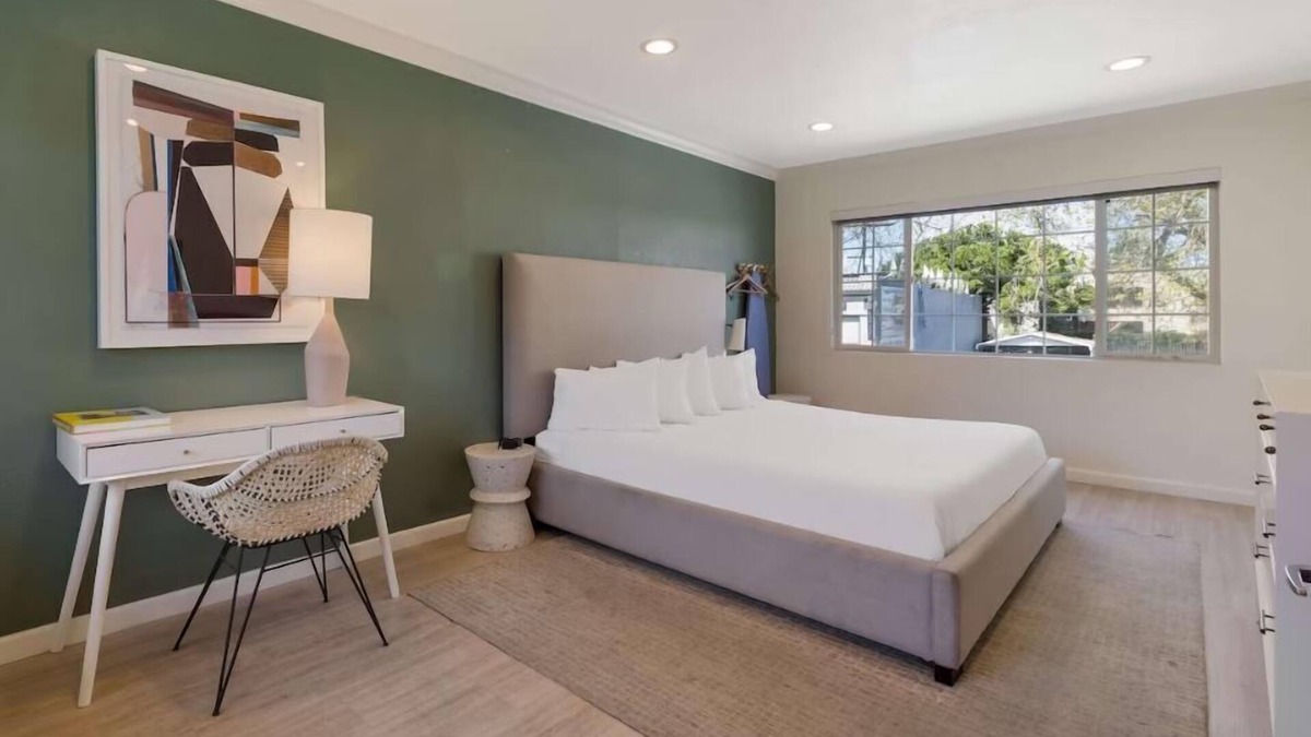 Piedmont Avenue Hotel | Explore the amazing riches of local aquatic animals in the Aquarium of the Bay!