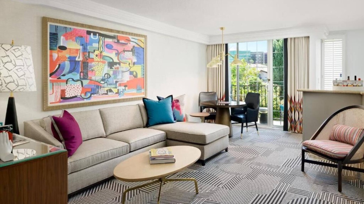 Tri-West Hotel | Explore the Best of West Hollywood! 2 Big Units with Private Kitchenettes! Pool!