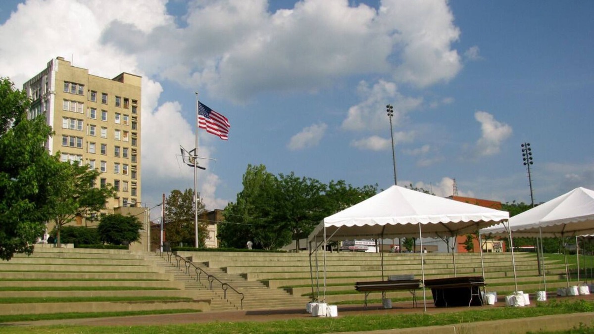 Blaine House | Explore the Outdoors, 4 Modern Units, Short Drive to Oglebay, Wheeling Park