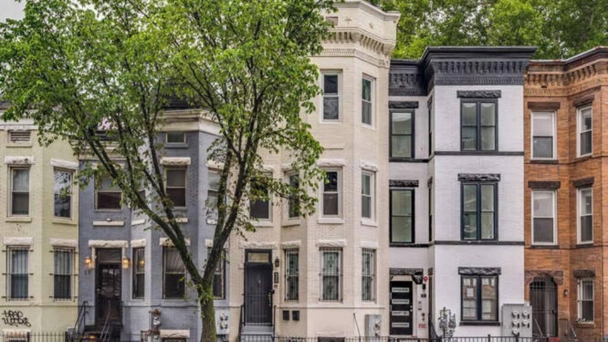 Truxton Circle House | Explore the Vibrant Neighborhood of NoMa! 2-Level Spacious Rowhouse!