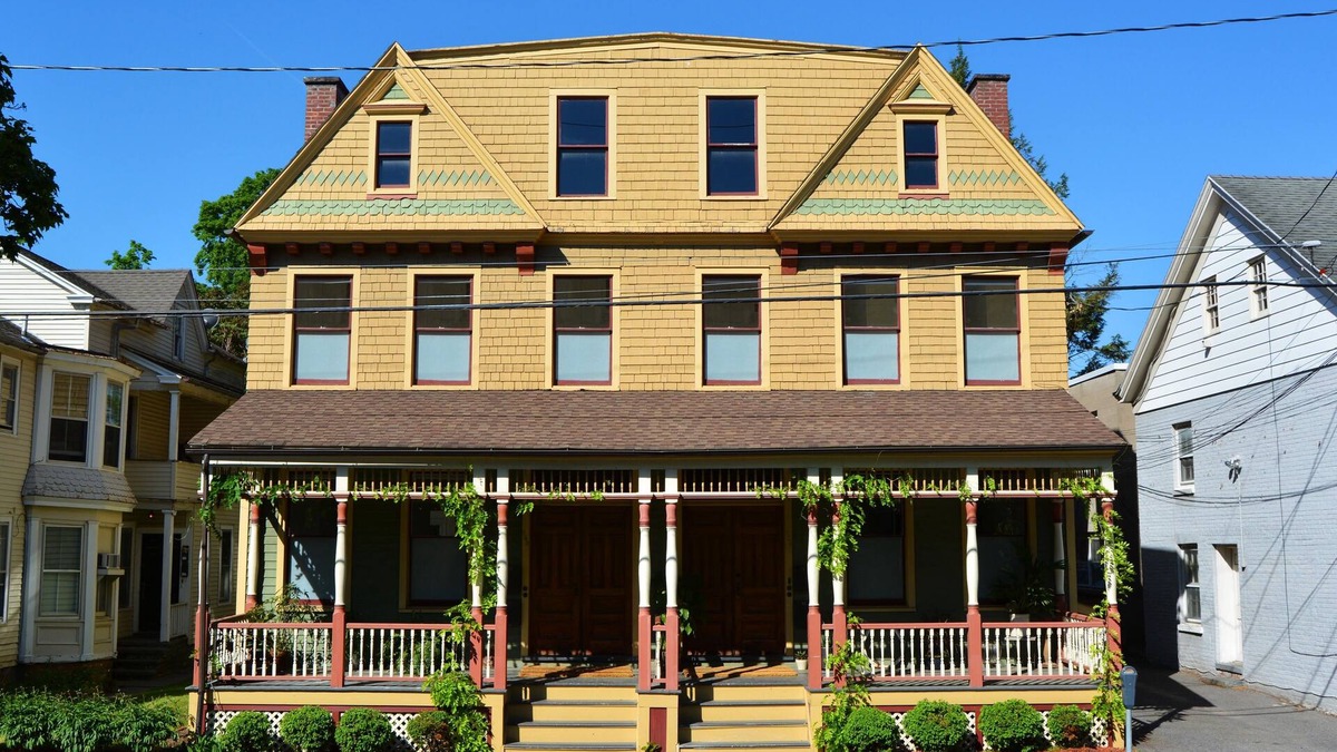 Kingston House | Explore Uptown Kingston from the Historic Bau Guesthaus