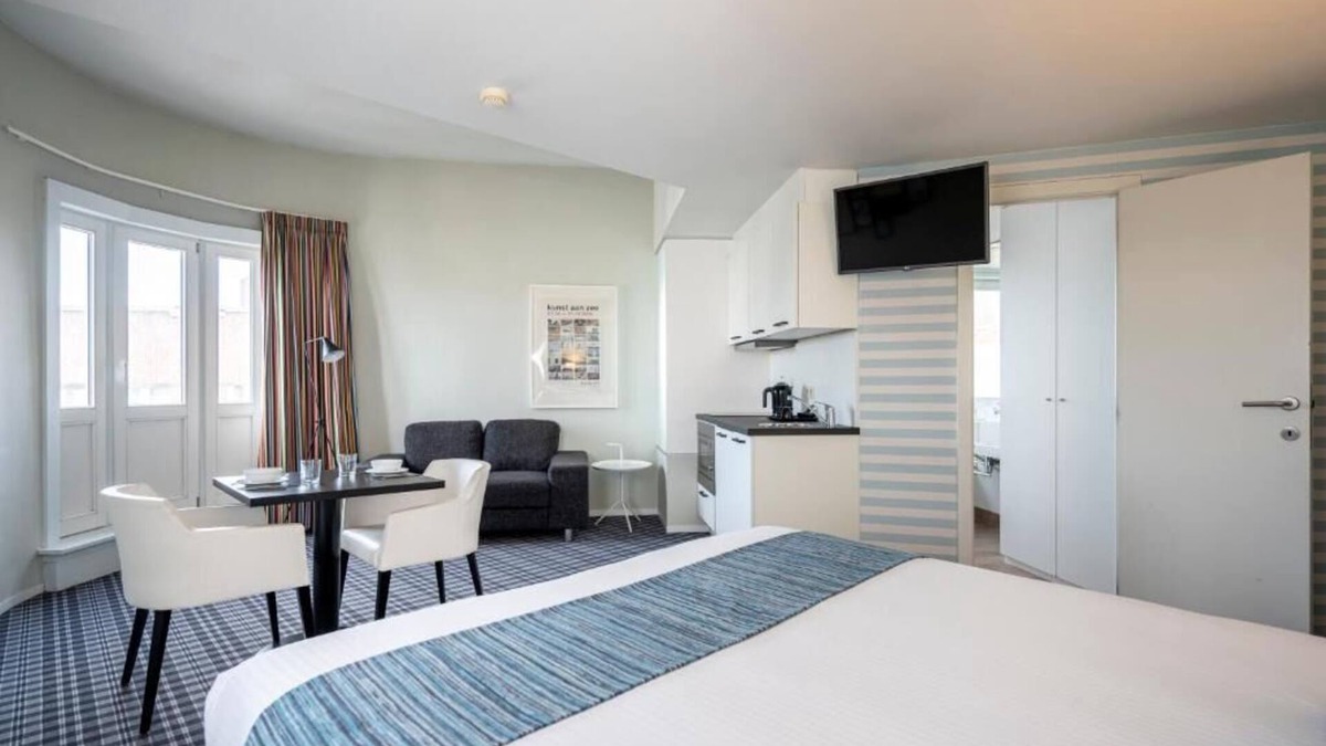 Ostend City Centre Hotel | Explore Vibrant Ostend on Your Stylish Room | 2 Family Ready Stays | Near Beach