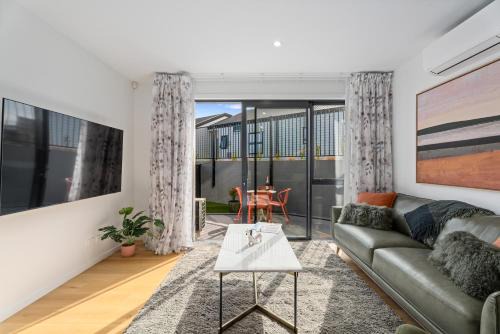 Albert Town House | Explore Wanaka - Mountain Views, Riverside Locale
