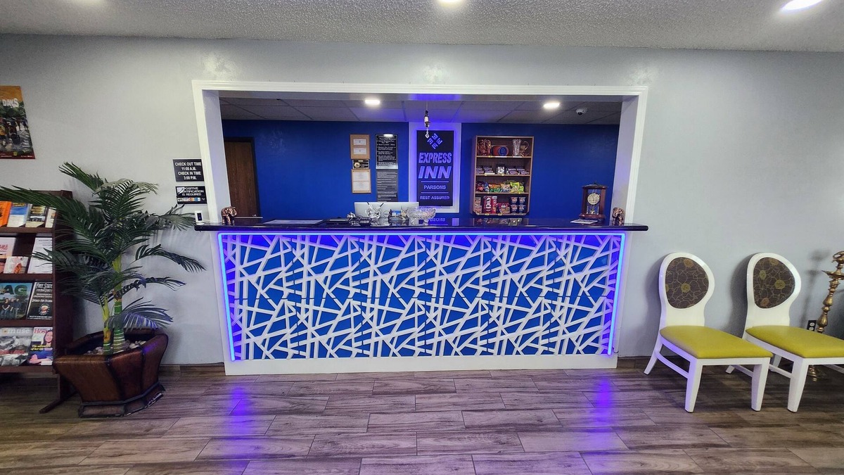 Parsons Hotel | Express Inn Parsons
