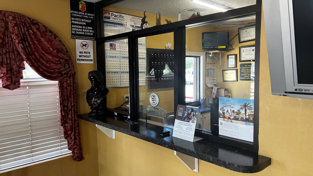 Barker Hotel | Express Inn & Suites