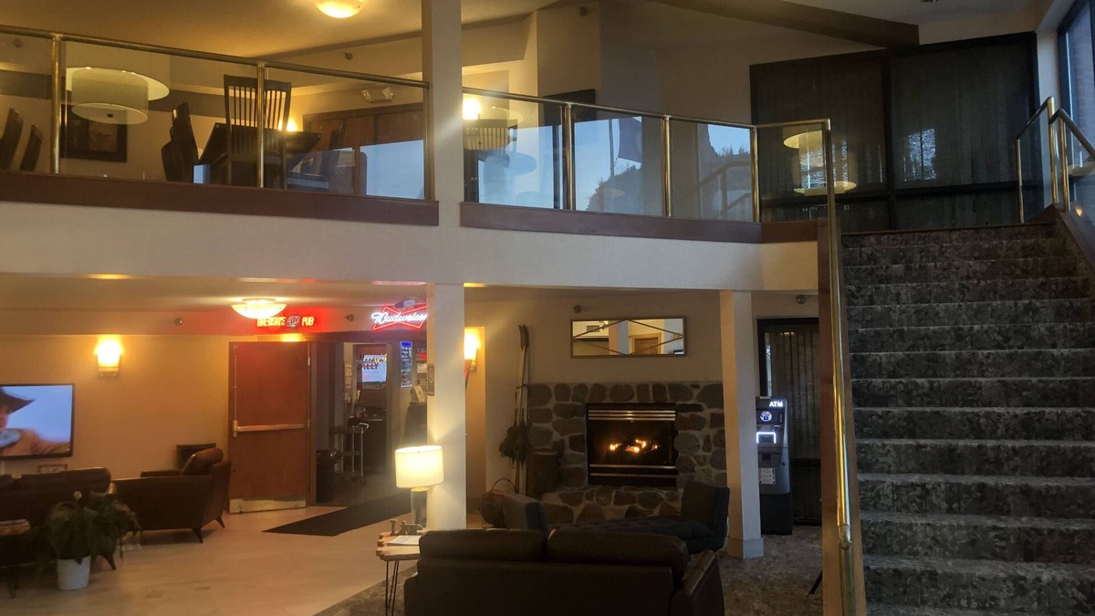 Winona Hotel | Express Suites Riverport Inn & Suites