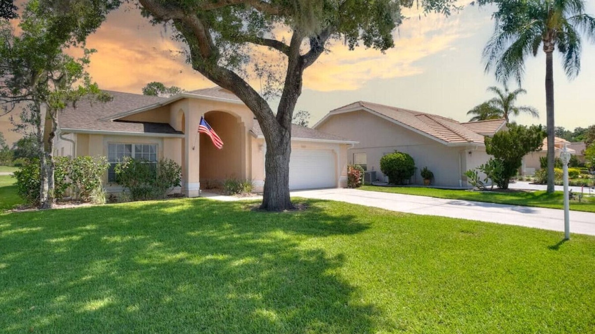 Tara Golf and Country Club Villa | Exquisite 3 bedroom & Heated Pool - Tara Golf Club