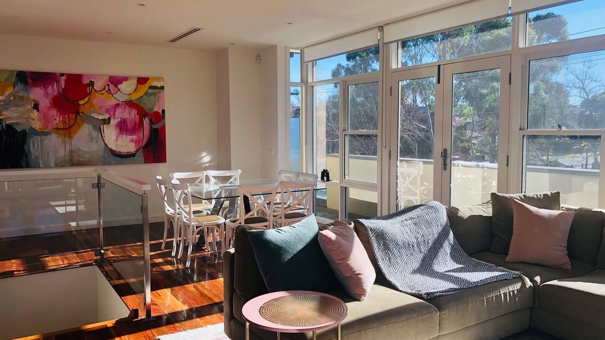 Glen Iris House | Exquisite 4 Bedroom Town House facing a Park, Open Plan Living, Close to Private Schools/Hospitals, Universities, Restaurants, Bars, Cafes, and Shopping Centres.