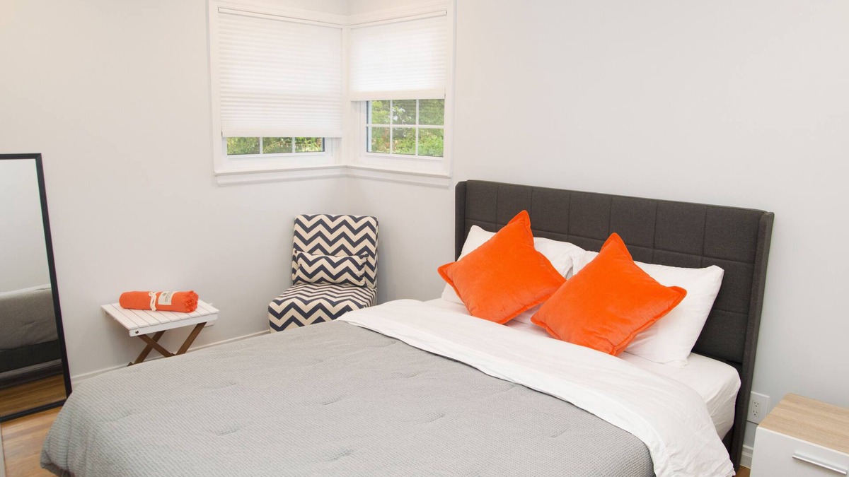 Queens House | Exquisite 5 BR, 2 B home in the NYC area 10 minutes from JFK in a quiet area.