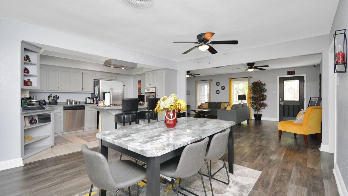 Shoreacres House | Exquisite 5BR near Yacht Club | Beach | Golf Course