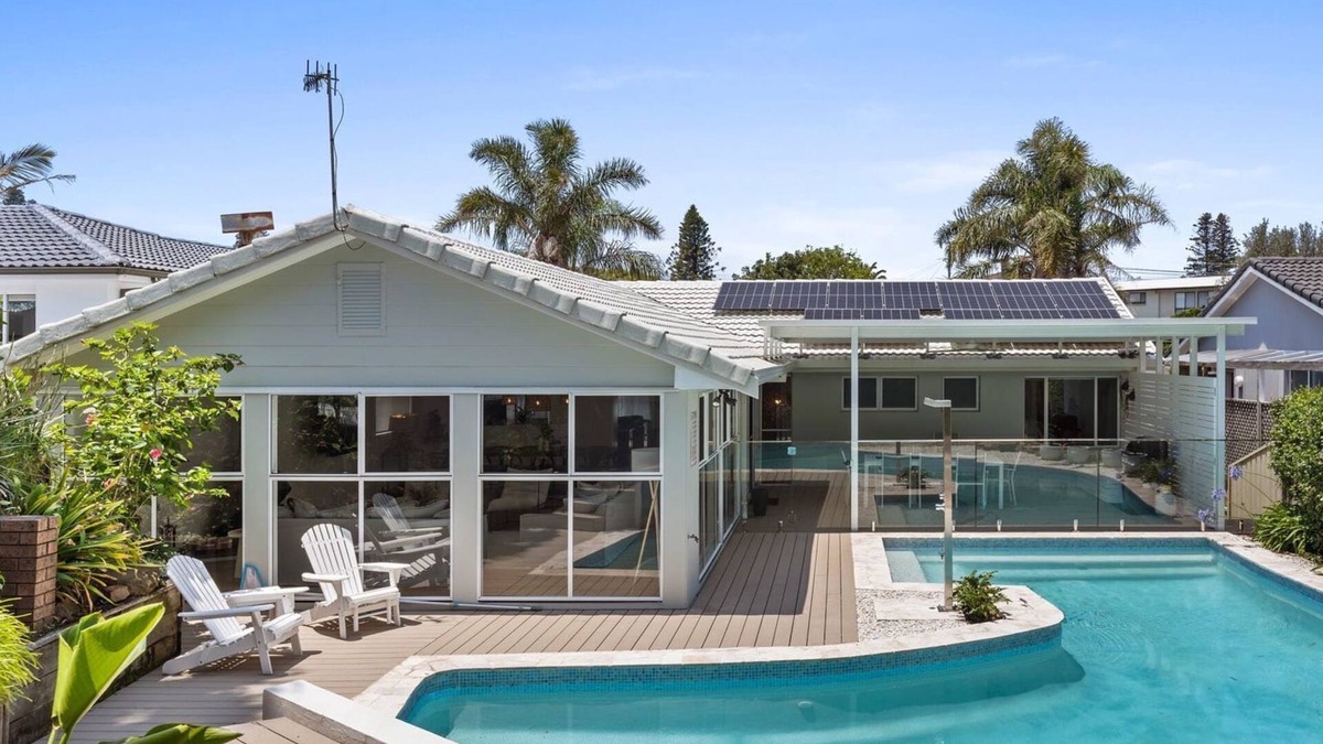 Forresters Beach House | Exquisite Beachside Luxury Resort Style Pool
