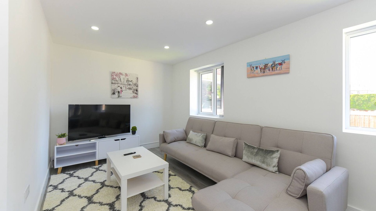 Gedling Apartment | Exquisite Contemporary 2bd Home, Low Carbon, Prkng
