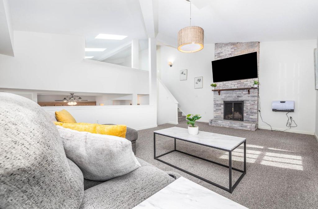 Asylum Hill Apartment | Exquisite Downtown Loft Apartment