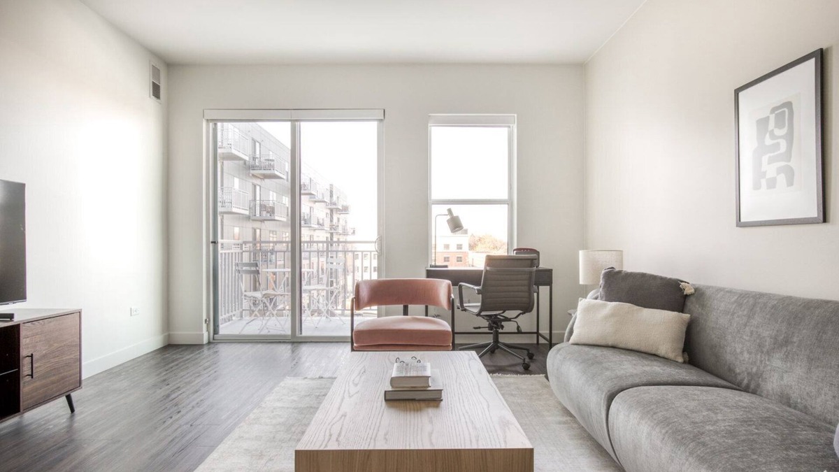 Elmhurst Apartment | Exquisite Elmhurst 1BR w/Lounge, Pool & Gym nr Metra, by Blueground