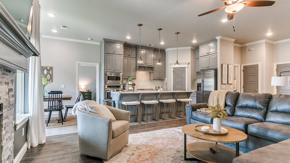 Moore House | Exquisite Escape in Moore!