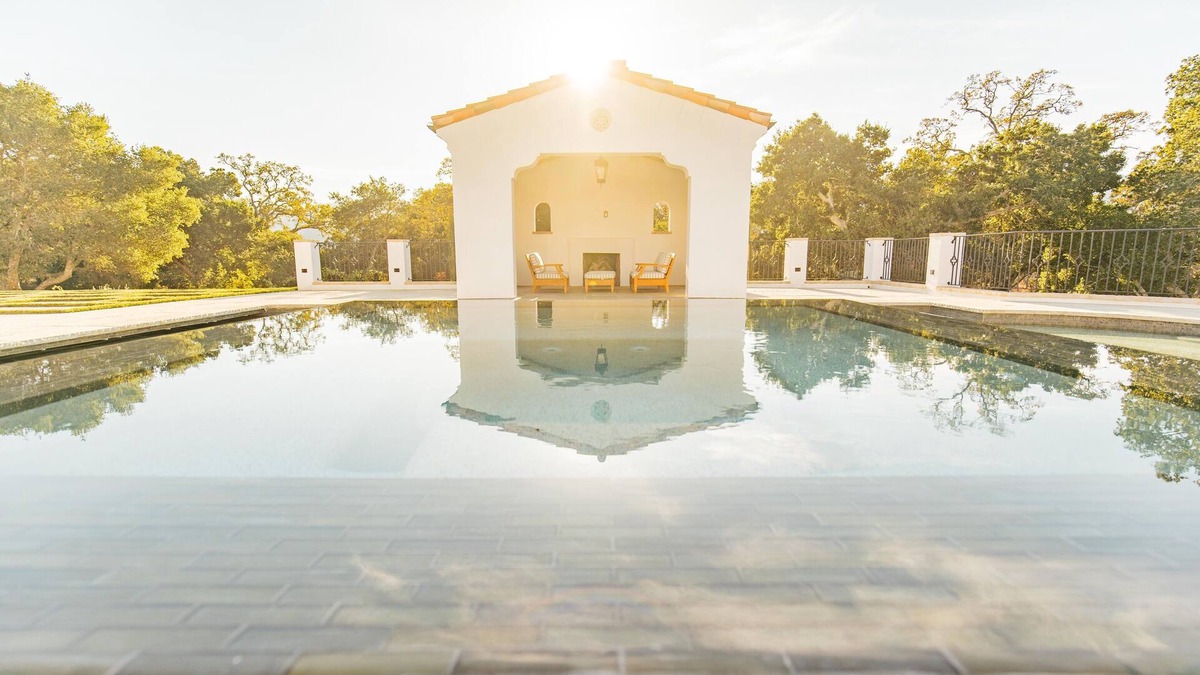 Woodside Villa | Exquisite Estately Villa